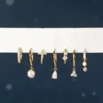 Gold round stud earrings by LÉA Jewels – timeless sparkle